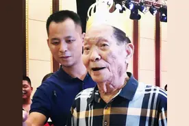 袁隆平院士的爱情：邓哲请嫁给我吧，我们赶紧去市政府把证办了吧图片