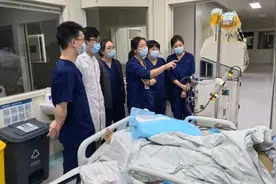 重症医学科应用血浆置换治疗技术成功救治红斑狼疮危象患者图片
