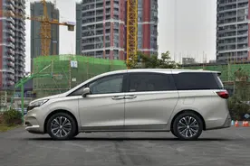 家里人口多，买MPV还是SUV，这两款车省油，普通家庭能养起图片