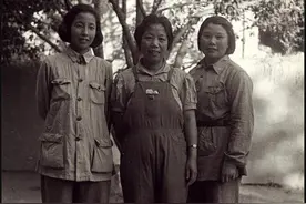 她是彭老总的发妻，12岁时嫁给他，二人离婚后，她含泪写一首诗图片