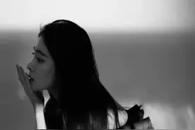 张碧晨独立生娃长腿吸睛，可美腿有瑕疵？超模私教带你2步正腿图片