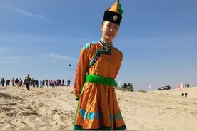 沙漠中的蒙古女郎图片