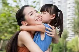孩子长大后会跟谁亲？不一定是妈妈，你别盲目自信图片