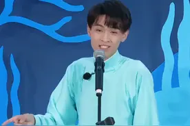 郭德纲更博夸秦霄贤，谁注意对其称呼是啥？不是网红表演艺术家图片