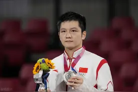 小胖也社恐？樊振东回老家场面上热搜！网友：极像过年走亲戚的我图片