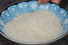 大米饭最好吃的做法，比韩国拌饭还香，每次做都不够吃，太解馋了图片