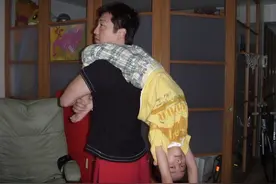 哈利罕晒童年照，为60岁爸爸庾澄庆庆生，亲子关系融洽图片