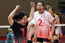 江苏女排球迷好高骛远！吴梦洁竟要取代李盈莹，先入一队再谈后事图片