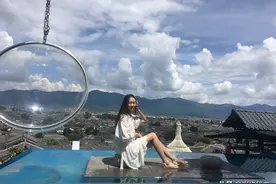 《云南行》自驾游纪实：丽江第一天，白天古城巷，晚上霓虹巷图片