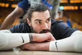 现役脑袋最大的5位球员：小萨有家族遗传，法尔让加内特显得娇小图片