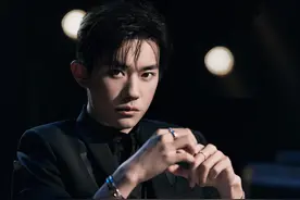 易烊千玺演绎蒂芙尼全新Atlas X系列广告大片图片