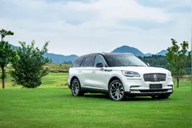 后排有俩座就敢叫“机长坐”？试驾林肯飞行家图片