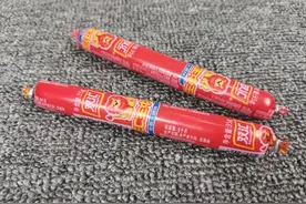 吃了30年的火腿肠，竟不知金属环下有个“小机关”，一拉就开了图片