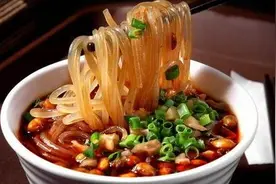家里没菜了怎么办？不怕，酸辣粉来解救你，饱腹感十足，酸辣，爽图片