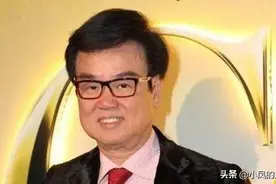 他将捧红周润发，妻子患癌不放弃，如今73岁身价百亿图片