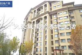 大爱城里的养老生活：读书、弹琴还有朋友，这里笑声不断图片