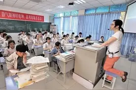 大学生请假条“回家接生”火了，辅导员驳回后直言：轮到你时再来图片