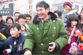 大衣哥女儿清空账号，因丑照疯传流泪痛哭，直言想回到父亲成名前图片