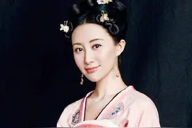 民间故事：穷光棍救了跳河的怀孕青楼女，却得到一场滔天富贵图片