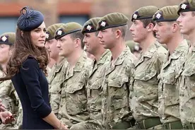 英国特种兵被困在阿富汗，一路躲藏，扮女装才逃脱图片