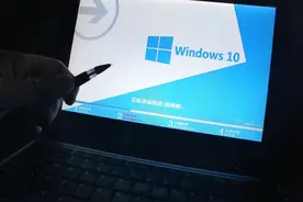 Win10经常提示更新，到底要不要升级？这一点你必须知道图片