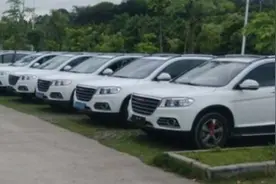 员工入职必备车辆，下班取车只能靠认车牌号码辨认图片