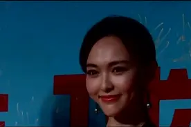 唐嫣罗晋梦幻婚礼现场图曝光宾客乘坐马车进场，胡歌压轴现身视频封面