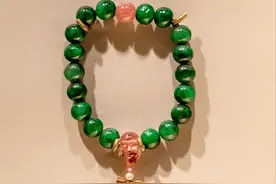 艳丽奢华、高雅精致的“清代翠十八子手串”；北京故宫珍宝馆极品图片