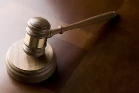 临湘一男子背着妻子偷偷给情人买房买车，法院：无效，退还图片