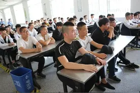 “宁读烂高中，也不上技校”，三年后差距明显，不服不行图片