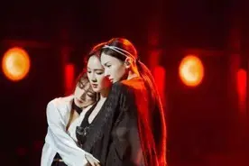 姐姐们只会撕×？是你小看了女生的友谊图片