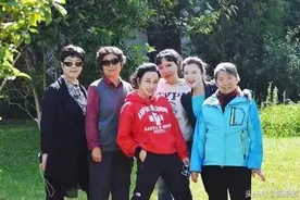 刘晓庆全家照终于曝光，原来她是这样的家庭！图片