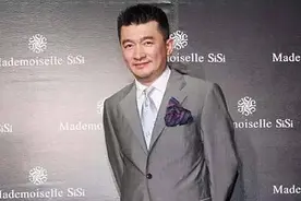 跌落的百亿富豪：负债15亿被妻子抛弃，摆摊还债，59岁累亡街头图片