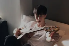 人气飞升，这个宝藏小哥哥快要藏不住了图片