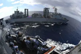 独家呈现！我海军131护航编队已过赤道，正开赴亚丁湾图片