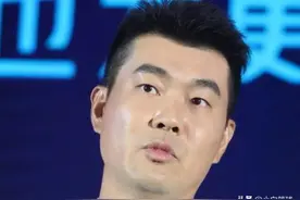 王仕鹏批本土后卫太差，某大V扒出王7昔日黑料，0分+N失误很平常图片
