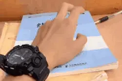 被女生包围是一种什么样的体验？网友：那不得起飞咯？图片