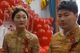 大衣哥朱之文儿子朱小伟举办豪华婚礼，最令人犯愁的却是他的女儿图片