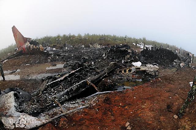 飞行员之耻:河南航空8387号航班伊春空难,机长逃跑被追究刑责