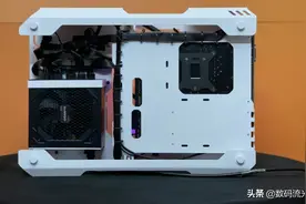 小姐姐自己写配置单组装电脑，真有眼光，装出来的效果还蛮酷的图片