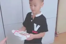 别把娃交给小姨带，这画风你想不到，宝宝表示：我真的太难了图片