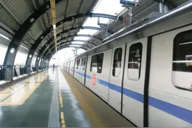 中国游客到印度旅游，刚进入地铁站，忍不住感叹：这真是印度？图片