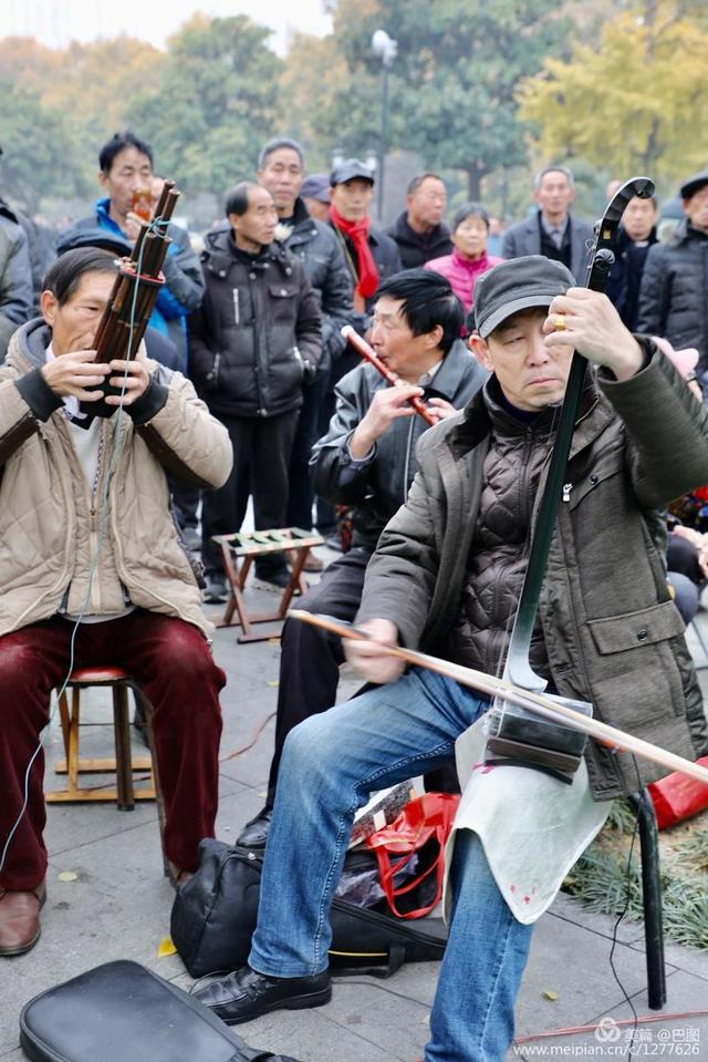 高手在民间，演出自娱自乐，洛阳周王城广场民间曲艺乐园