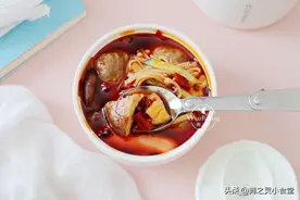 一个人吃饭，我从不将就，5分钟做好的午餐，门卫看馋了图片