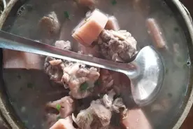 外甥女去农村舅舅家，看到舅妈的伙食，起身就走，舅妈幸福得流泪图片