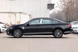 开惯了大众迈腾，对比一下丰田凯美瑞，发现德系日系差距一目了然图片