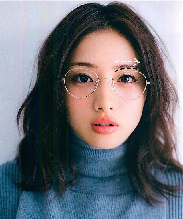 如何根据脸型选眼镜？方形还是圆形？搭配好眼镜，让你气质更出众