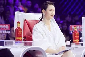 有种“坐姿”叫戚薇，两条腿“无缝贴合”一百斤以上女孩：太难了图片