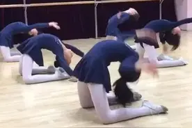 中国父母喜欢的舞蹈课外班，每年都有孩子在此瘫痪…图片