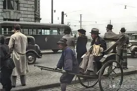 老照片：在老上海拉黄包车，这是项体力活，车夫还要给车行交租金图片
